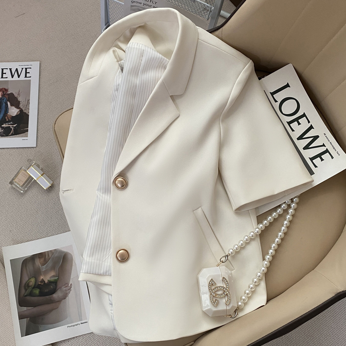 Fashionable Women's Beige Shor – Street Fashion Korean Girl recenzja i cena
