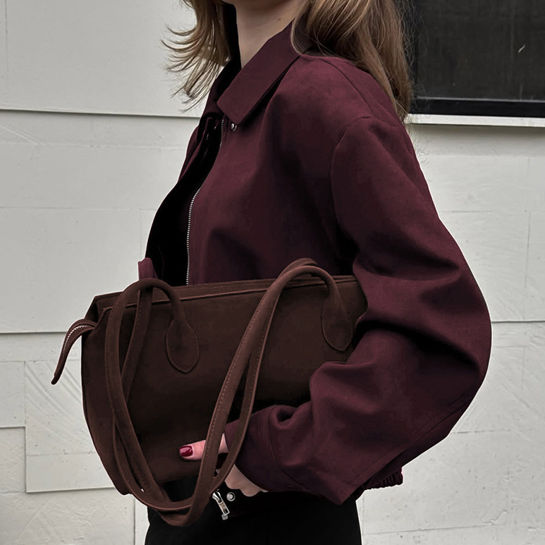Fall Winter 2025 Wine Red Joke – Street Fashion Fall 2025 recenzja i cena